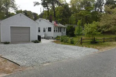 Image de Lovely Cottage With Private Yard Close to Dennis Shopping and Dining (2244)