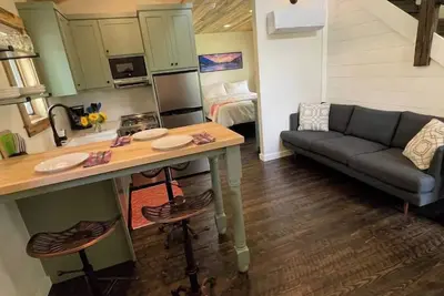 Image de The Roost: Shady Custom Tiny Home