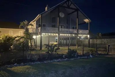 Image de The Compound in Sunny San Leon