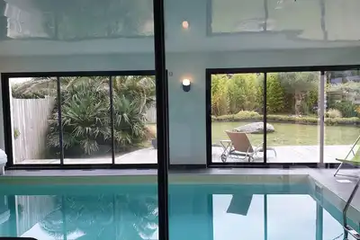 Image de Villa avec piscine intérieure 200 M plages