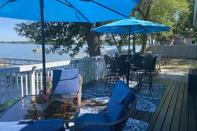 Image de Near Okoboji, Lakeside Home on Lost Island Lake