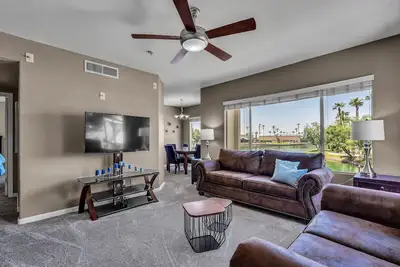 Image de Best Panoramic Views 2x2 Lakefront and Pool Side Condo