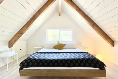 Image de Sun-Filled Modern Mountain Cabin