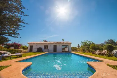 Image de Belle villa de style méditerranéen avec piscine privée 4 pax
