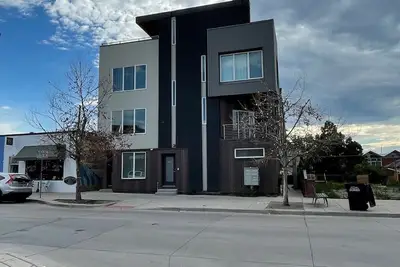 Tennyson Townhome with Rooftop & Mountain Views