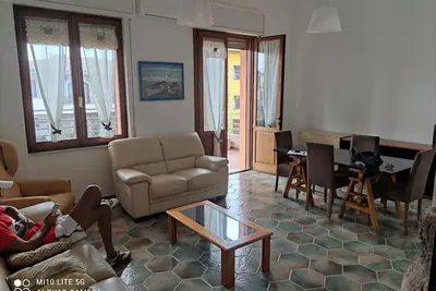 Image de Renovated vacation house with terrace, only 270 meters from the beach.