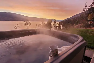 Image de Waterfront 3 bed w hot tub/paddle boarding/kayaking