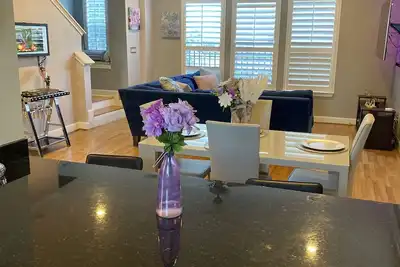 Image de Location! Nrg/Med Center Townhome 2 Bdr 2 Car Garage Resort Style Pool&Gym