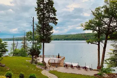 Image de Beautiful Skaneateles Lakefront Home