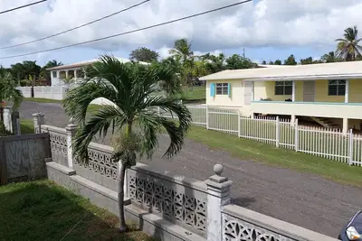 Image de Mid Island, Spacious  unit with balcony, conveniently located to everything