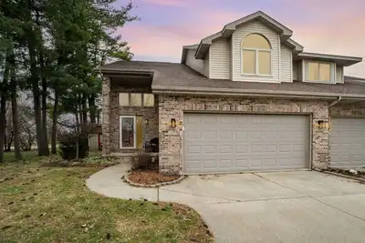 Image de 2bed 1 1/2 bath plus office with Futon, nice area of Saginaw! Sleep up to 6 ppl