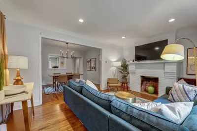 Image de East Lake Bungalow with Home Office - Family Friendly, Pet Friendly