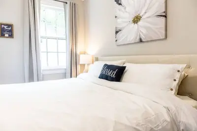 Image de Comfortable Downtown Escape | WiFi Included