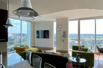 Luxurious High Rise with Panoramic Views