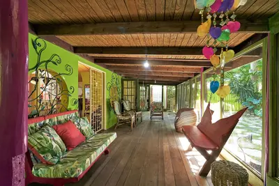 Image de Charming Fairy Cottage - 2 Minutes from Beach