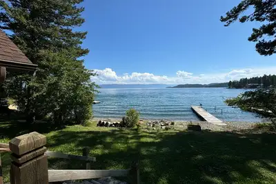 Image de Rustic, Fully Furnished 2 Bedroom Lakefront Cabin w/ Stunning Views in Lakeside