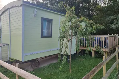 Image de Glamping Hut - Riverview 4