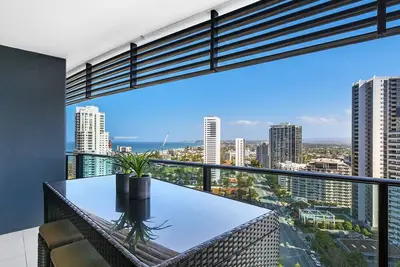 Image de Oracle Broadbeach Gorgeous Modern 2 Bed 1 Bath Apartment - CoastHM