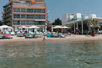 Image de One of a kind Beachfront Smarthome One Bedroom Apartment