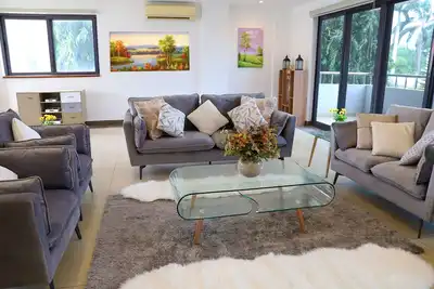 Image de Beautiful & Spacious 3br: garden, pool, gym - Terrific, central location!