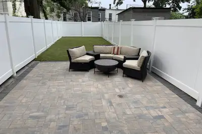 Modern, bright house with lovely back yard & patio