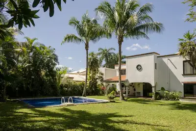 Image de Private pool and garden - Near Cancun Airport - Great for big Families