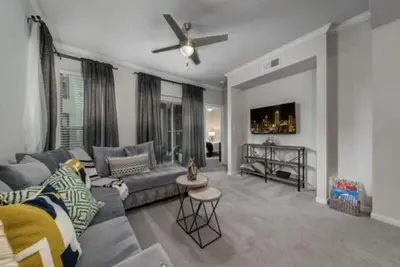 Image de Artsy Oasis | Deep Ellum| Parking + Gym