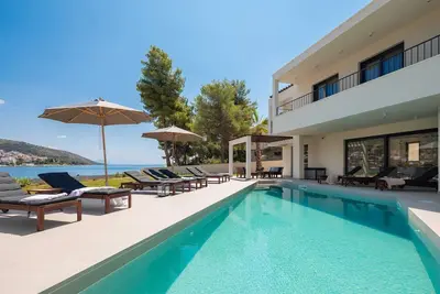 Image de Beachfront Villa Sea Suprema with Pool
