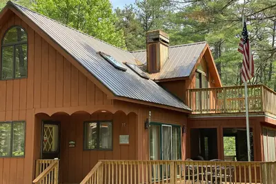 Image de Cozy cabin with hot tub in a peaceful setting!