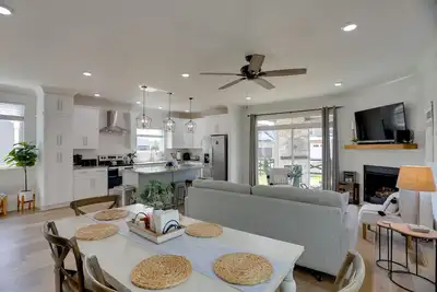 Image de Modern Luxury Retreat: Walk to Tims Ford Lake!