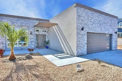 Image de Brand New Listing! Luxury Modern Home! Golf Course View!