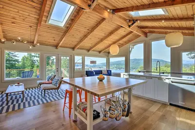 Image de Dreamy Bellingham Home on 10 Beautiful Acres!
