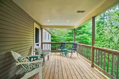 Image de Cape Cod Home w/ Deck ~ 3 Mi to Beaches