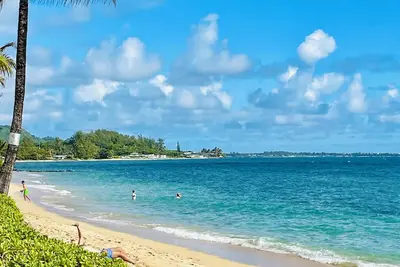 Image de Oceanfront in Punaluu, sleep to the sound of waves!