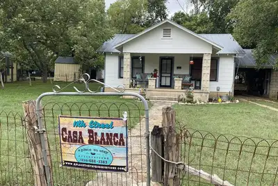 Image de 11th St. Casa Blanca Downtown Bandera, Tx