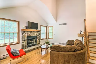 Image de Poconos Home by Camelback < 6 Mi to Mt Airy Casino