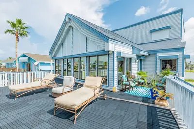 Image de Fun Family Retreat W/ Fast WiFi, Canal Access, Large Deck, & More - Dogs Welcome