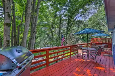 Image de Fire Pit & Community Perks: Blakeslee Cottage!