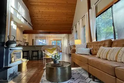 Image de Happy Lake Chalet Near Big Trees & Skiing, Dogs Ok! Fast Wi-Fi