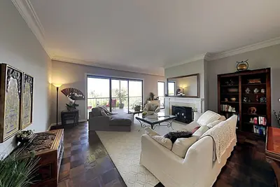 Image de Stunning Ocean & Mountain Views in Tranquil Setting