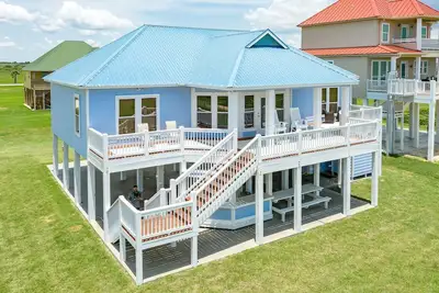 Image de Oceanfront, Dog-Friendly Home with Ocean Views, High-Speed WiFi, and Central Ac