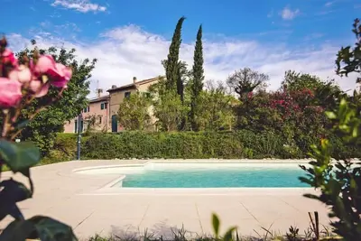 Image de maison de vacances à Trecastelli avec jardin