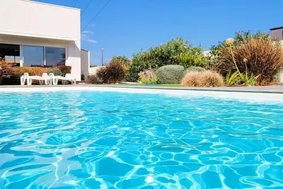 Image de Villa Cycas - Piscine chauffée - WiFi - Clim - Solarium - Petite vue mer
