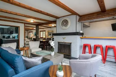 Image de Great Getaway - Quiet, Walk to Golf, near Downtown