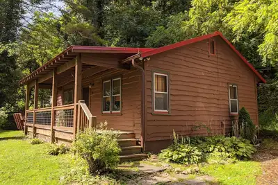 Image de Waynesville Cabin - Close to Downtown & Smokies!