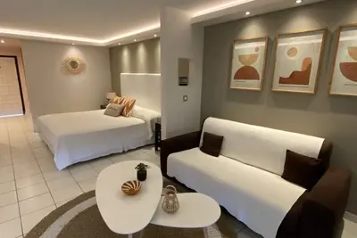 Image de New Superbe studio face Ă la mer avec balcon, Orient bay, proche de la plage