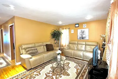 Image de Cozy 4-bedroom, bathrooms, Free Parking