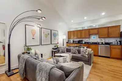 Hip, Cozy Garden & Lakeview Home w/Kitchenette, Furnished Patio, Great Location