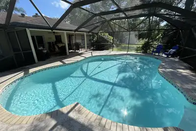 Image de Jupiter - 3 Bedroom, Heated Pool Home on an Acre of Land, with Home Theater!