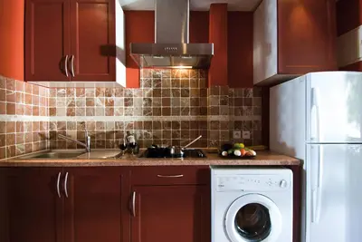 Image de New Très beau studio avec vue sur la Baie Orientale et 1m à pied de la plage